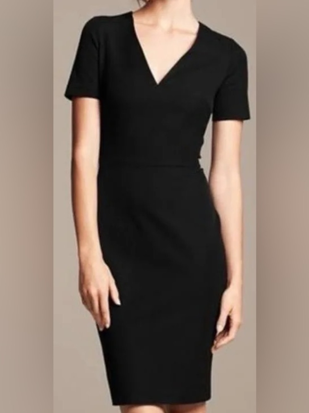 Banana Republic Black V-Neck Short Sleeve Sheath Midi Dress